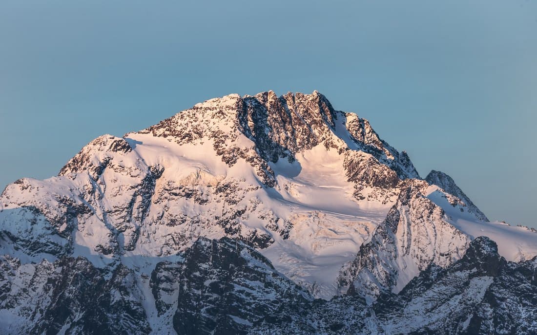 Oboren rekord: Na Mont Everest se u jednom danu popelo 274 planinara