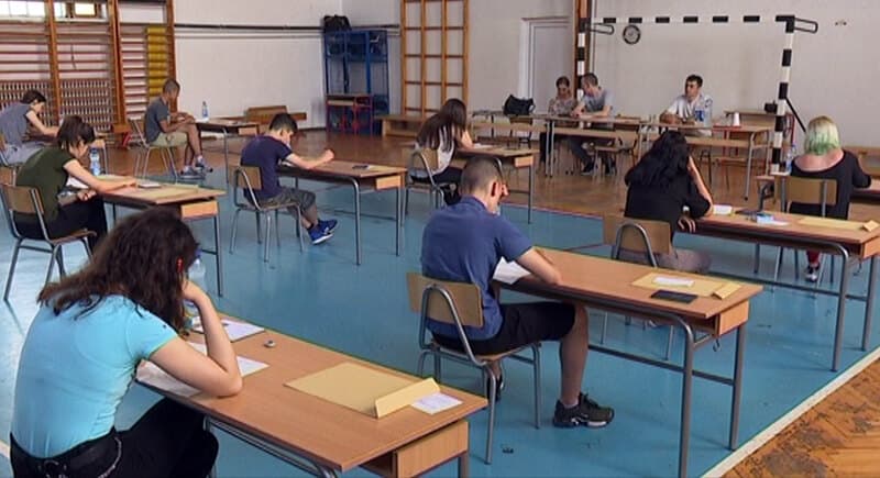 Stojanović: Nove zbirke testova za malu maturu su značajna podrška učenicima