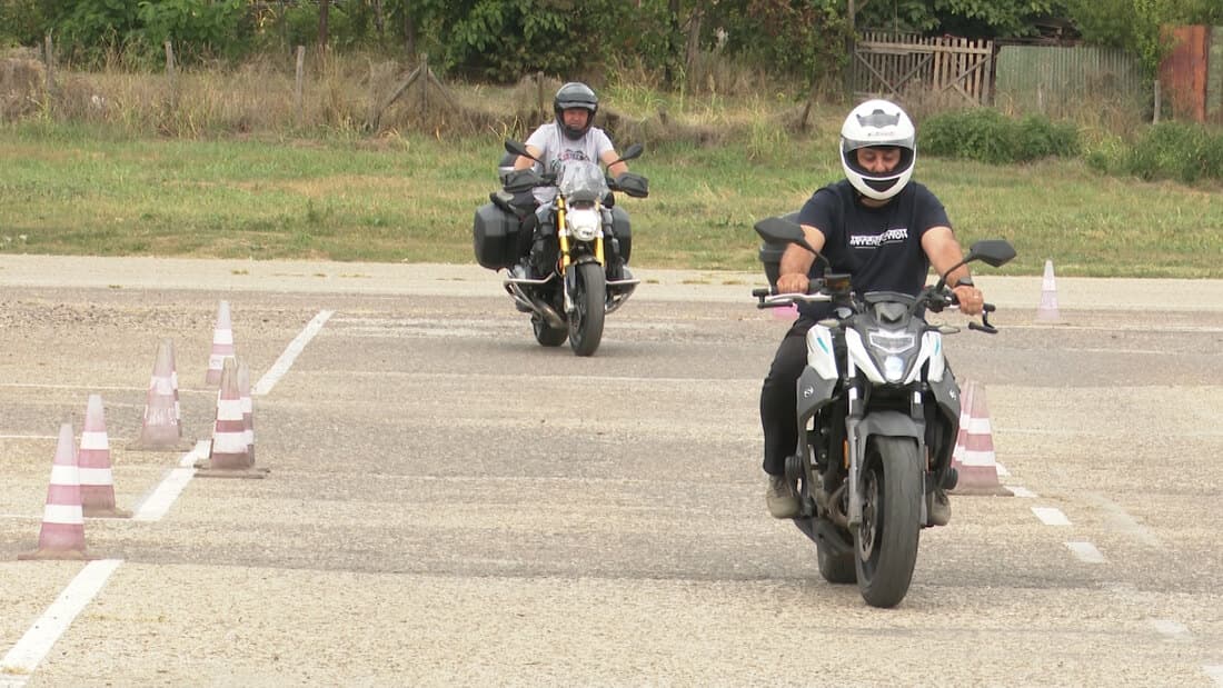 Apel vozačima da obrate pažnju na veći broj motociklista i biciklista na putevima