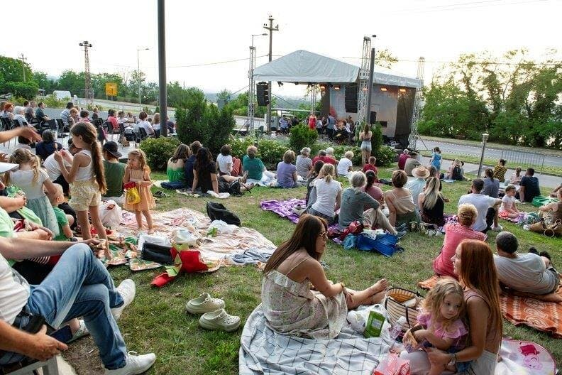 Danas i sutra "RTV piknik - ponesi ćebe"