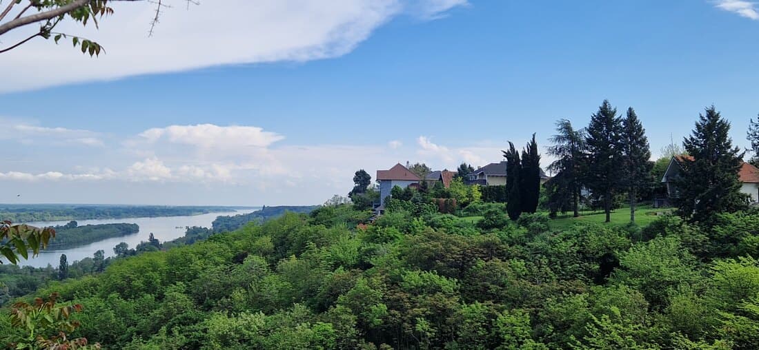 Pretežno sunčano uz prolaznu oblačnost, ponegde i do 26 stepeni