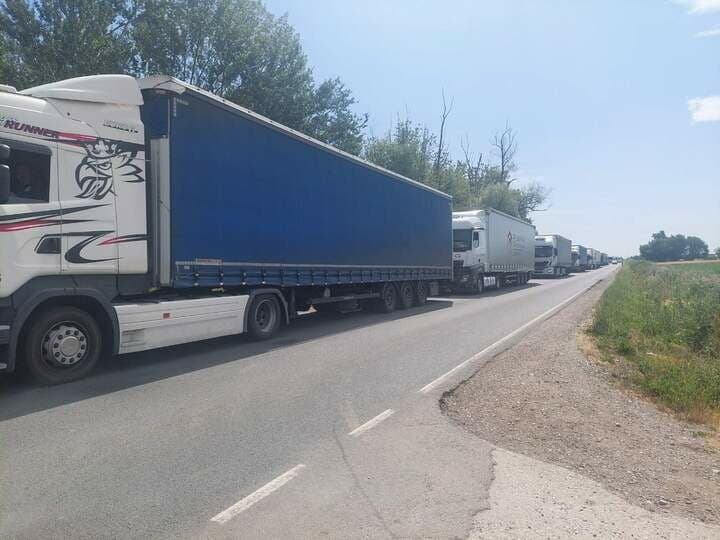 Na graničnim prelazima teretna vozila satima čekaju na izlaz, najduže na Šidu - četiri sata