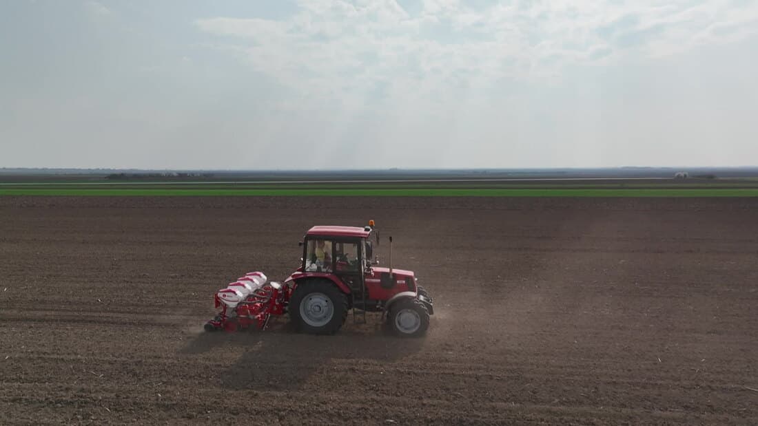 Počela setva kukuruza u sremskim atarima