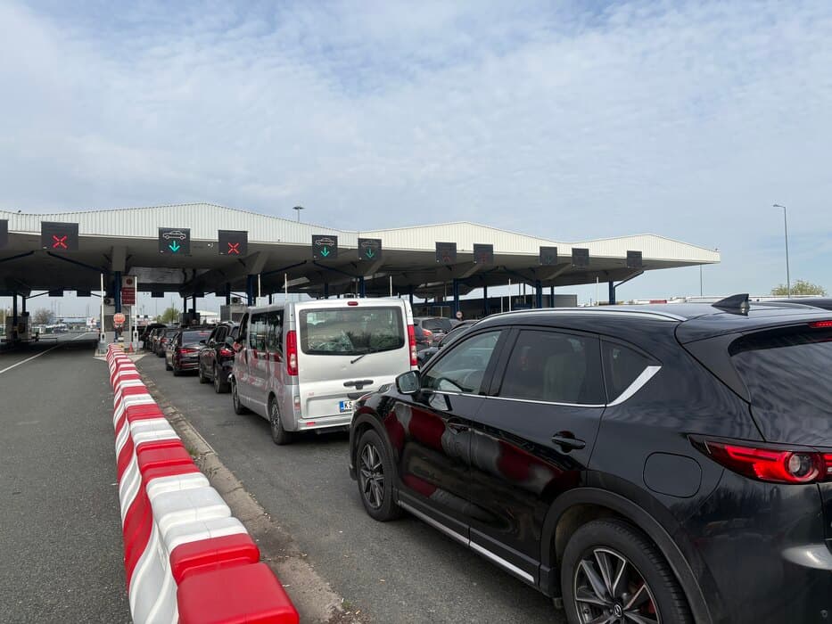 Na prelazu Horgoš teretna vozila na izlaz čekaju četiri sata, na Batrovcima dva sata
