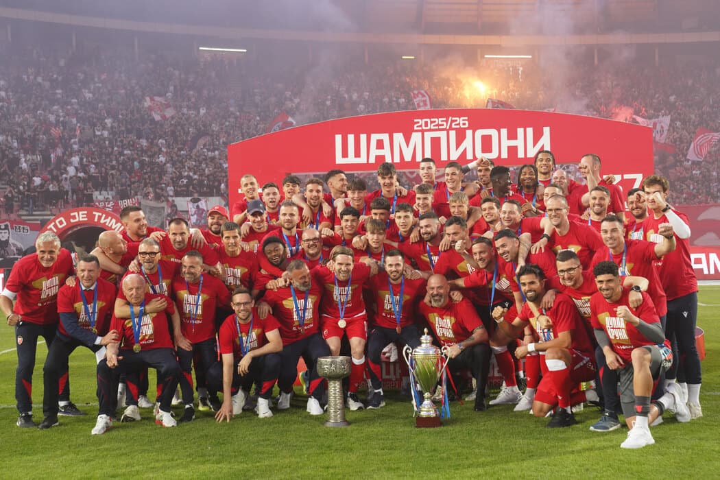 Fudbalerima Crvene zvezde uručen trofej i dodeljene medalje namenjene šampionu Srbije