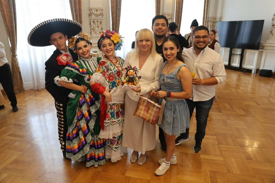 Učesnici festivala folklora "Šajka" na prijemu u Gradskoj kući