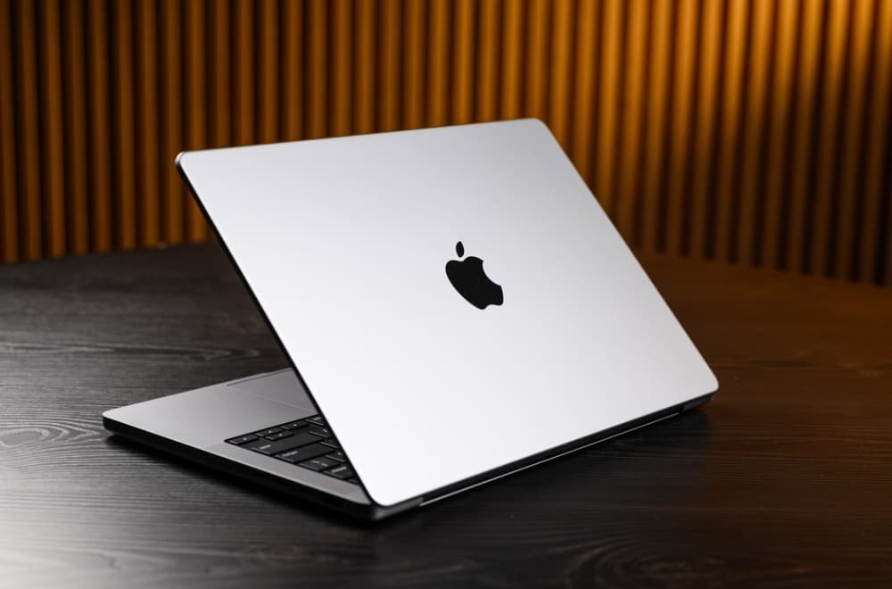 Apple prelomio: Poznati rival dobija potpunu kontrolu nad novim MacBook-om