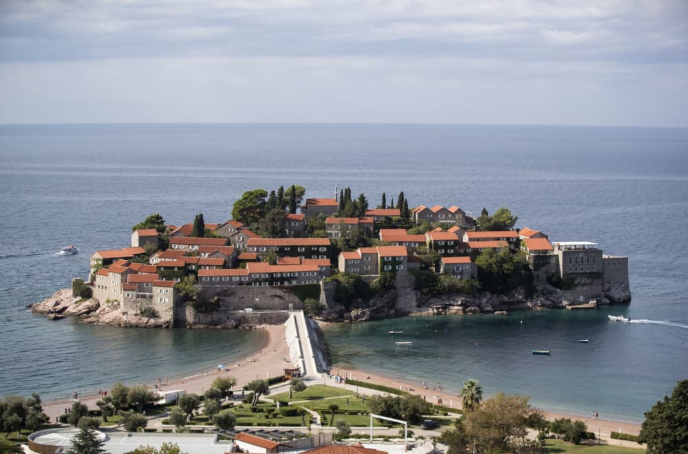 Biser Jadrana ponovo dočekuje posetioce: Otvaraju se Sveti Stefan i Vila Miločer