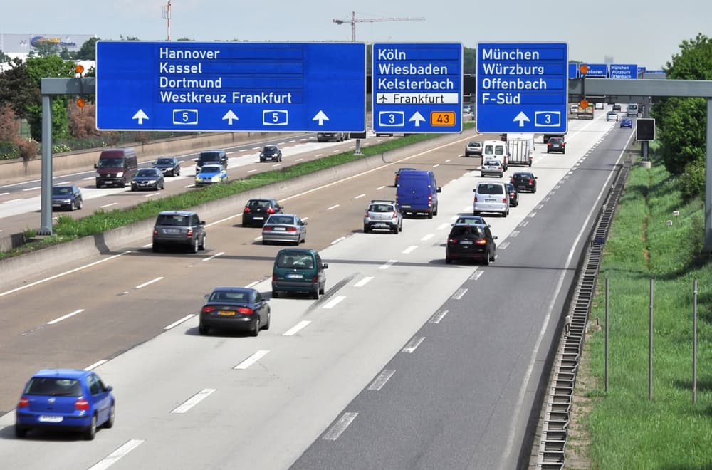 Zašto Nemci usporavaju na Autobanu i tamo gde nema ograničenja brzine?