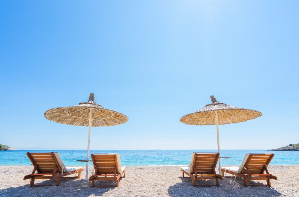 Velika akcija u Grčkoj: Uklanjaju ležaljke i suncobrane, plaže konačno slobodne