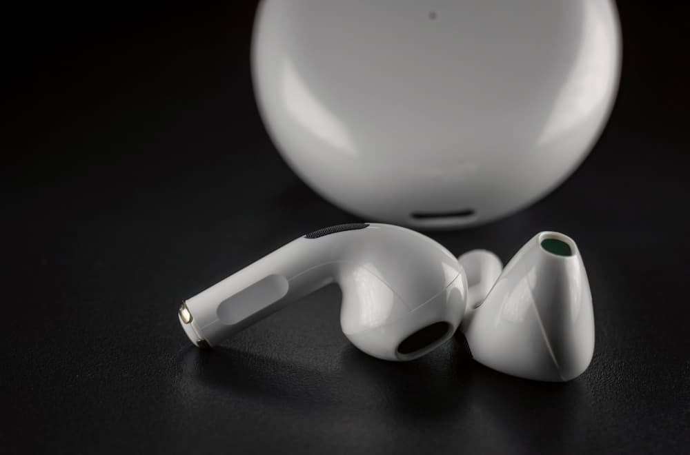 Siri dobija "oči": Stižu nove Apple slušalice sa kamerama
