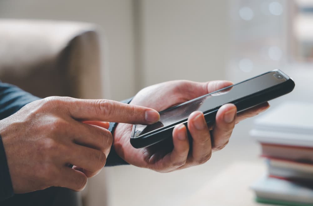 I dokumenti se sele na telefon: Na njemu uskoro i lična karta, vozačka dozvola, diploma...