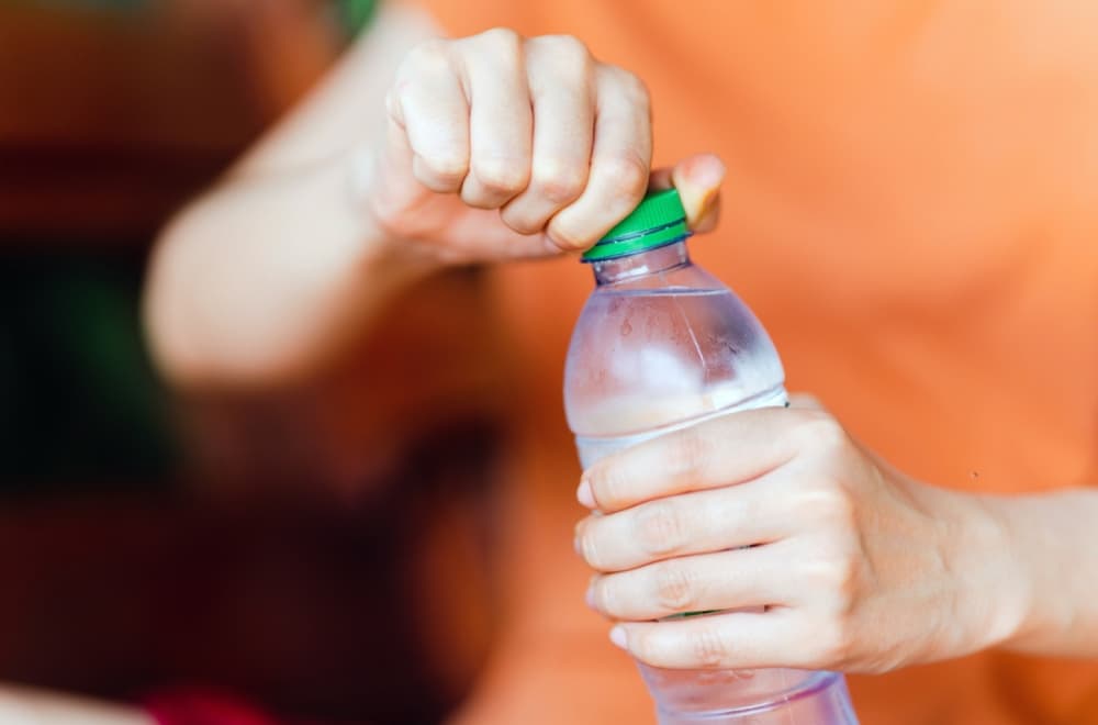 Koliko dugo smemo da koristimo istu plastičnu flašu? Lekari upozoravaju na rizik