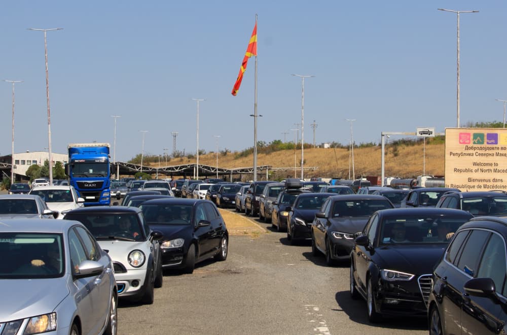 Panika na graničnom prelazu Evzoni; Turisti iz Srbije u strahu da će morati da se vrate VIDEO