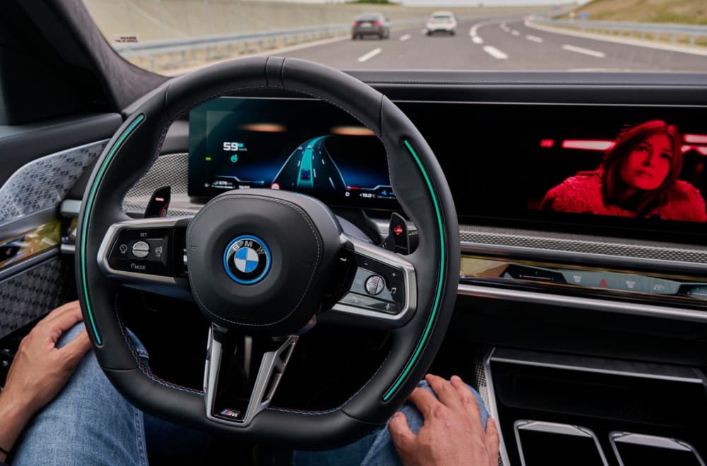 Telefon, hrana i manje pažnje: Šta se dešava kada automobil "pazi" na put umesto vozača