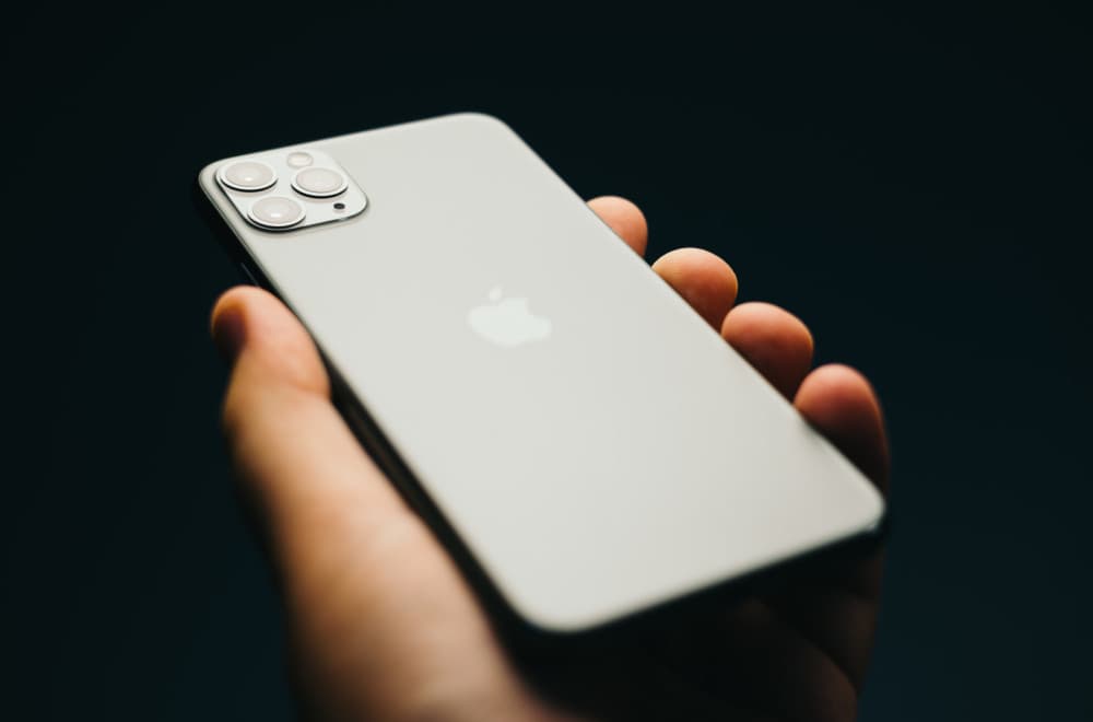 iPhone Fold donosi revoluciju: 3D štampana šarka rešava problem nabora na ekranu?