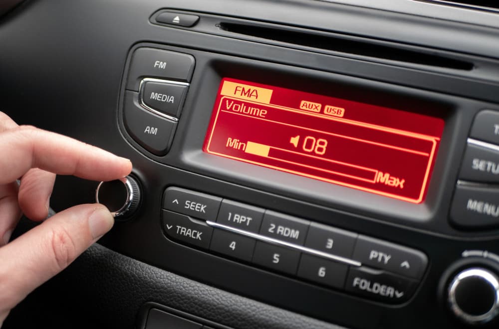 Ako utišavate radio dok parkirate, postoji veoma dobar razlog za to