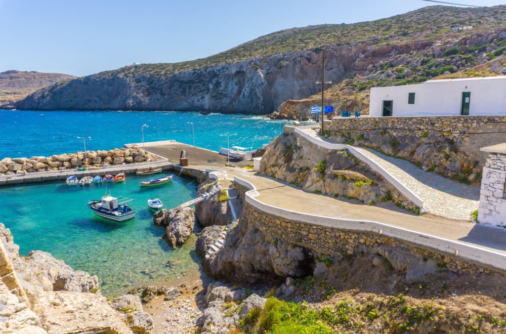 Zaboravite Mikonos i Santorini: Grčko ostrvo sa 20 stanovnika postaje hit među turistima VIDEO