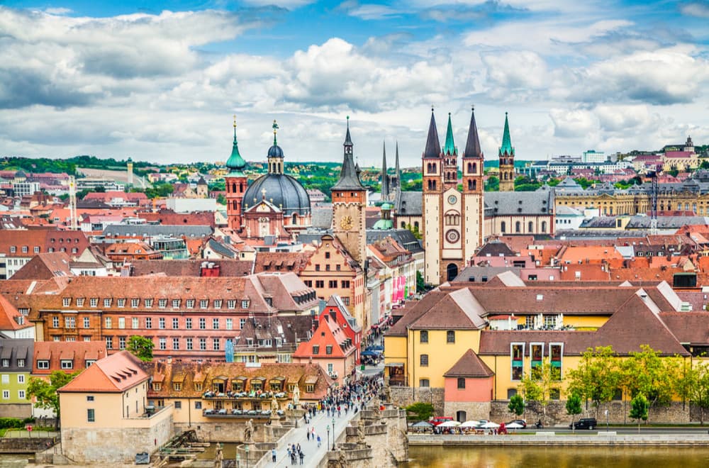 Nemački biser na Majni: Grad vina, istorije i arhitekture osvaja na prvi pogled VIDEO