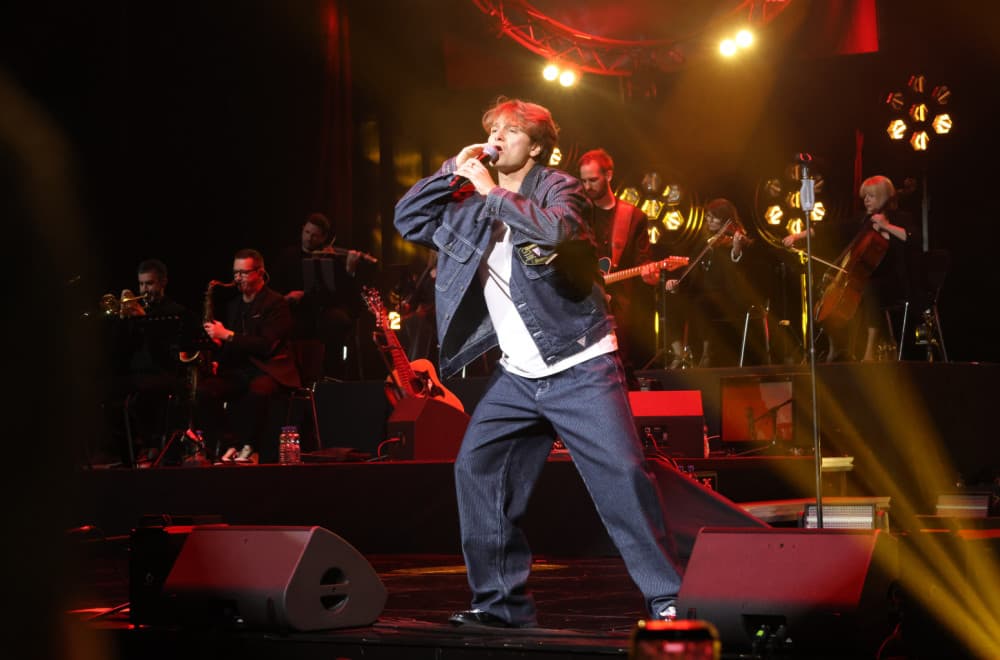 Jakov Jozinović napravio spektakl u Zagrebu: Pred koncert čitao Bibliju FOTO