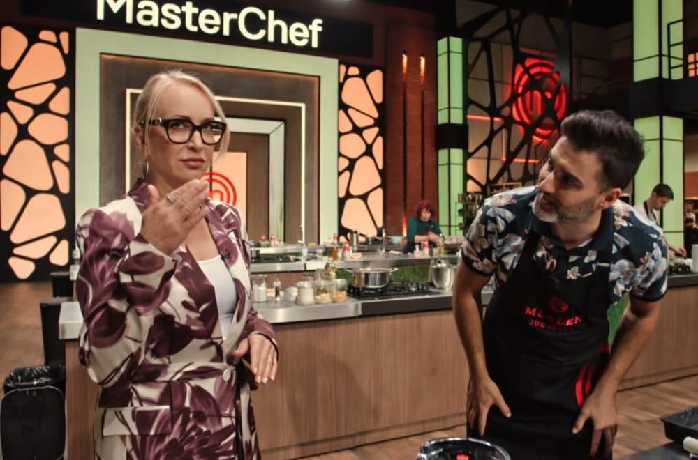 "Kuku, lele" Sudija komentarisala haos na stolu, pa probala sos – a reakcija…