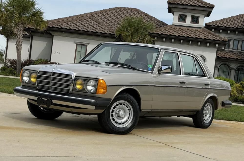 Vremeplov na točkovima: Mercedes iz 1985. sa kilometražom kao da je iz 2025. FOTO/VIDEO