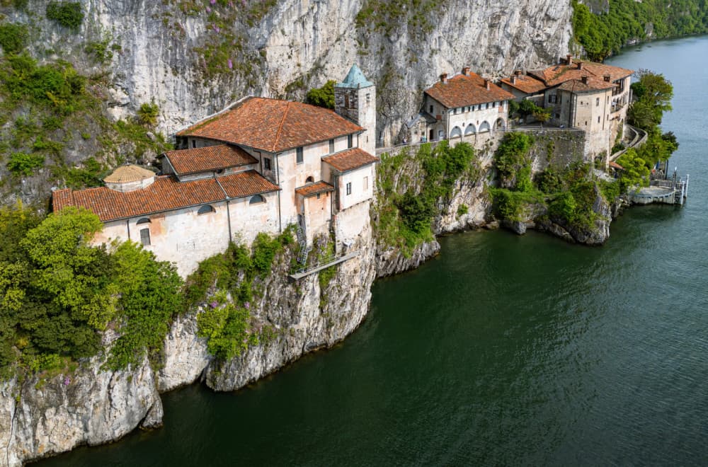 Mesto u Italiji na kojem se dramatično susreću priroda i ljudske sudbine: Skriveni kutak poznatog jezera FOTO