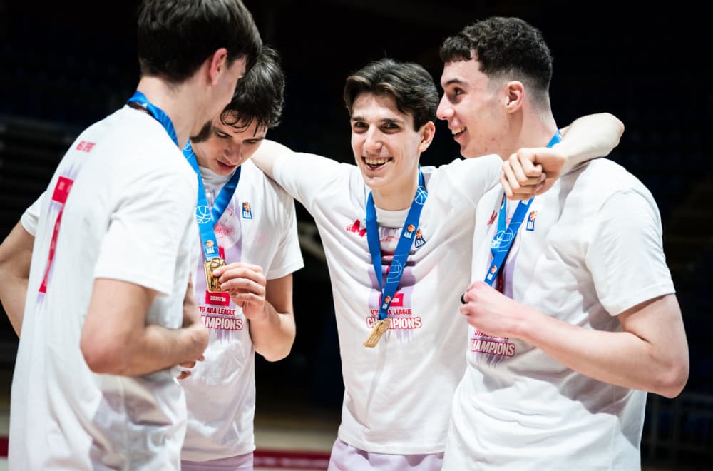Mega prvo osramotila Partizan sa 44, pa Zvezdu sa 42 razlike u finalu i osvojila ABA ligu!