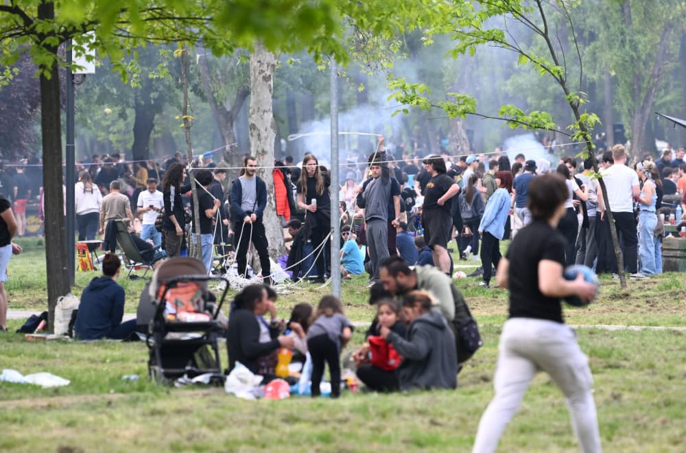 Puna izletišta, takmičenje u roštiljanju i kupanje u najčistijoj reci: Proslavljen 1. maj širom Srbije VIDEO