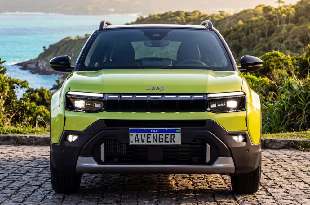 Jeep Avenger dobio novo lice: Osvetljena maska i moderniji izgled za mali SUV FOTO