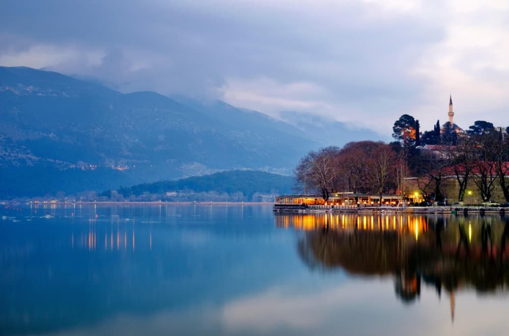 Upozorenje turistima u Grčkoj: Divlja životinja primećena uz poznato jezero FOTO