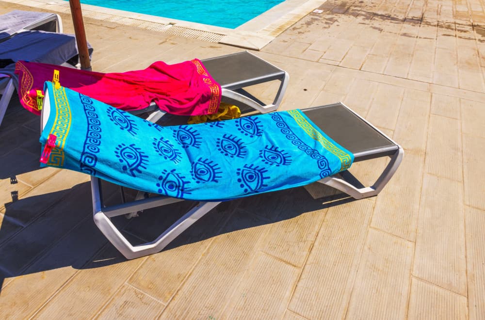 Haos zbog ležaljki na popularnoj grčkoj plaži: "Pa zar i u septembru?" VIDEO