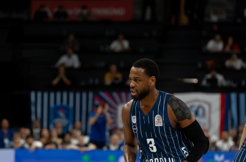 Efes spremio novi ugovor za Lojda