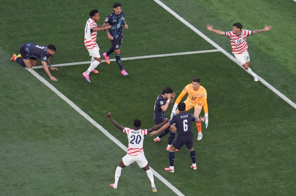 Prštalo u Los Anđelesu – Amerikanci pokazali moć! VIDEO
