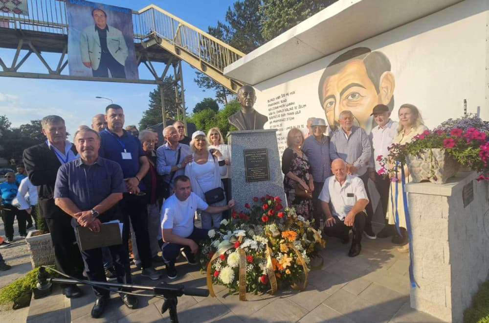 Dobrivoje Topalović dobio spomen-bistu u rodnoj Preljini, kolege ga ispoštovale FOTO
