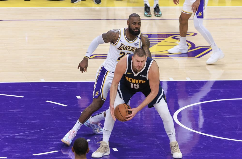 Lebron gleda ka Denveru!