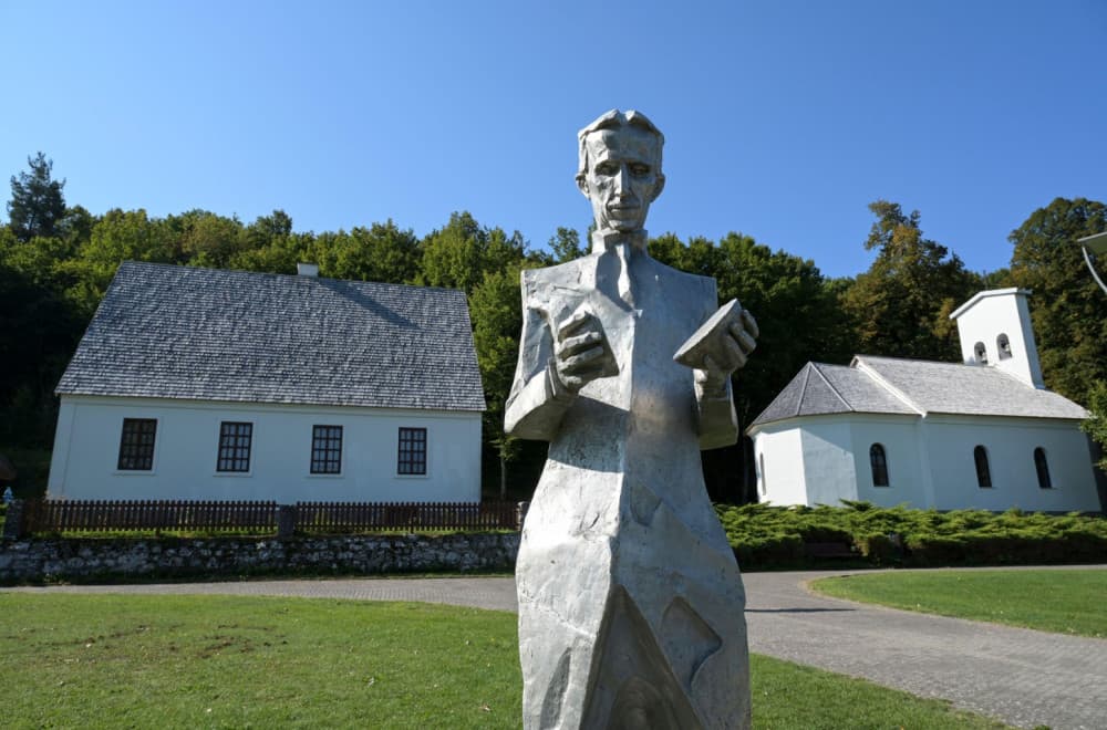Mesto gde je počela priča o Nikoli Tesli: Kako danas izgleda Smiljan, dom velikog genija FOTO