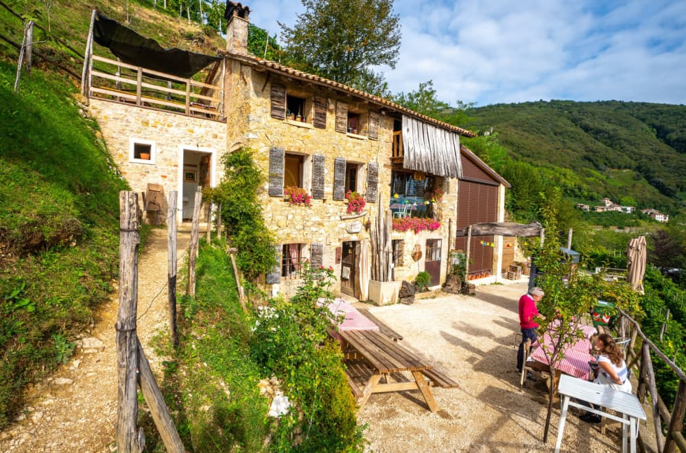 Konoba bez konobara oduševljava turiste: Sami uzimaju hranu i vino, a račun plaćaju na poverenje FOTO