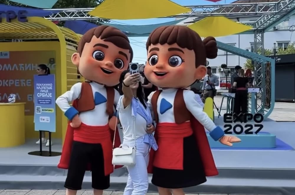 U Bujanovcu veselo: Tu je EXPO karavan; Mladi zaigrali, Rastko i Milica dočekuju posetioce FOTO