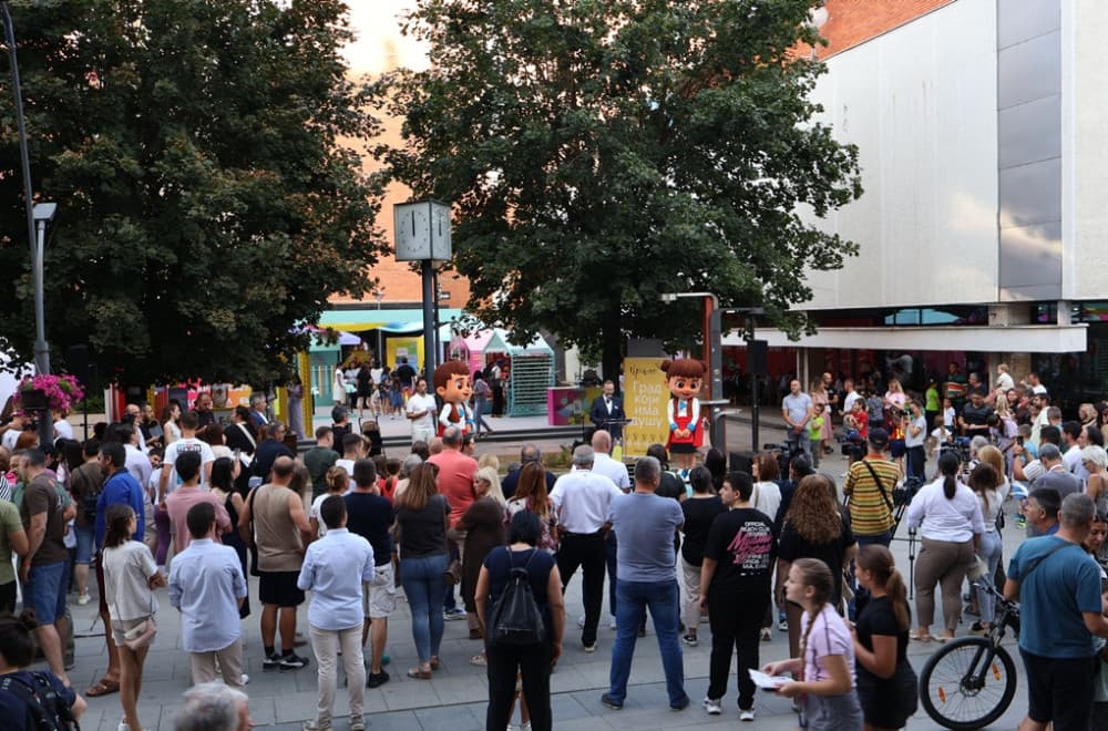 Paviljon igre razigrao Vranje: Pesma, igra i osmesi obeležili EXPO karavan FOTO