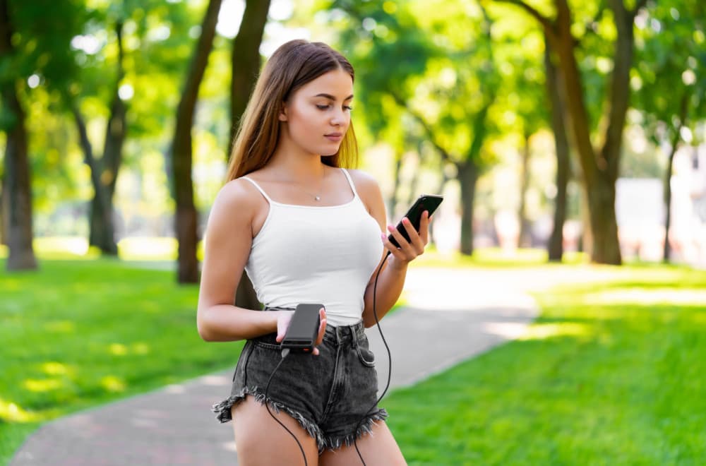 Da li smete da koristite telefon dok se puni? Istina o bateriji koja će vas iznenaditi