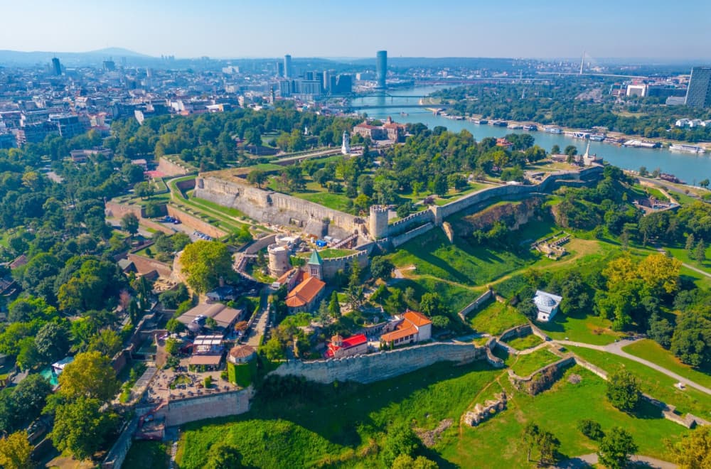 Srbija privukla skoro pola miliona turista u julu: Jedan grad najposećeniji VIDEO