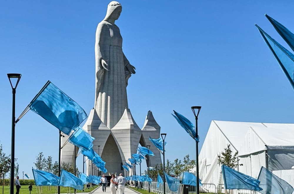 Visoka 55 metara, a u kruni ima vidikovac: Otkrivena statua Bogorodice, viša od Hrista u Riu FOTO