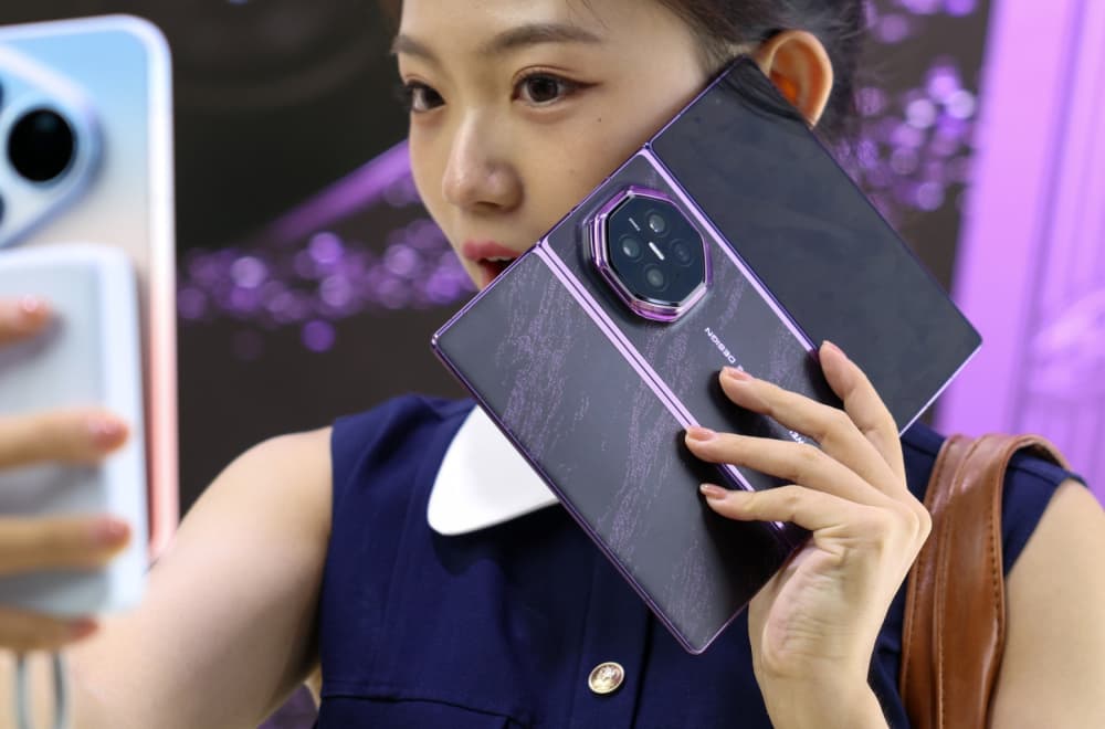 Huawei predstavio fenomenalan sklopivi telefon, ali cena šokira FOTO