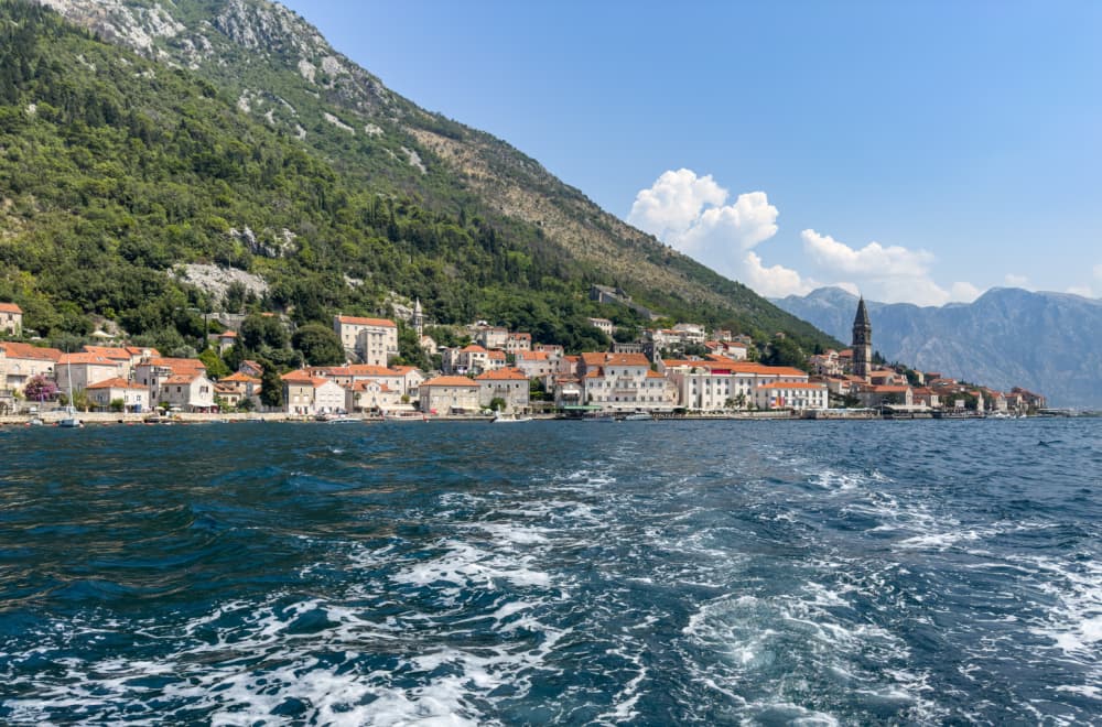 Pojavili se na sekund i oduševili sve: Nestvarni prizori u Boki Kotorskoj FOTO