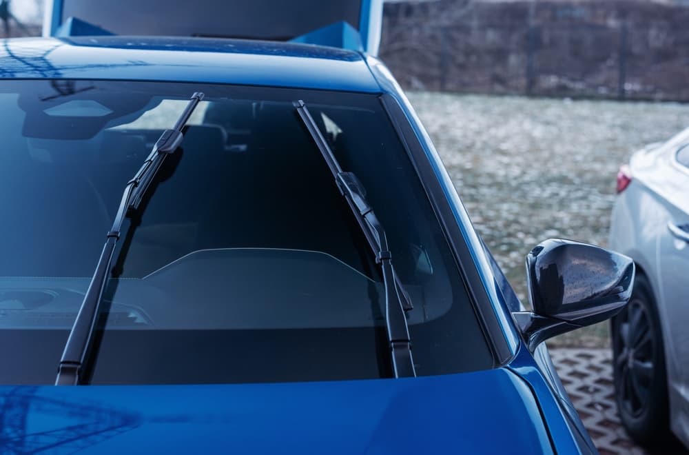 Zašto brisači stanu nasred šoferšajbne kada ugasite automobil?