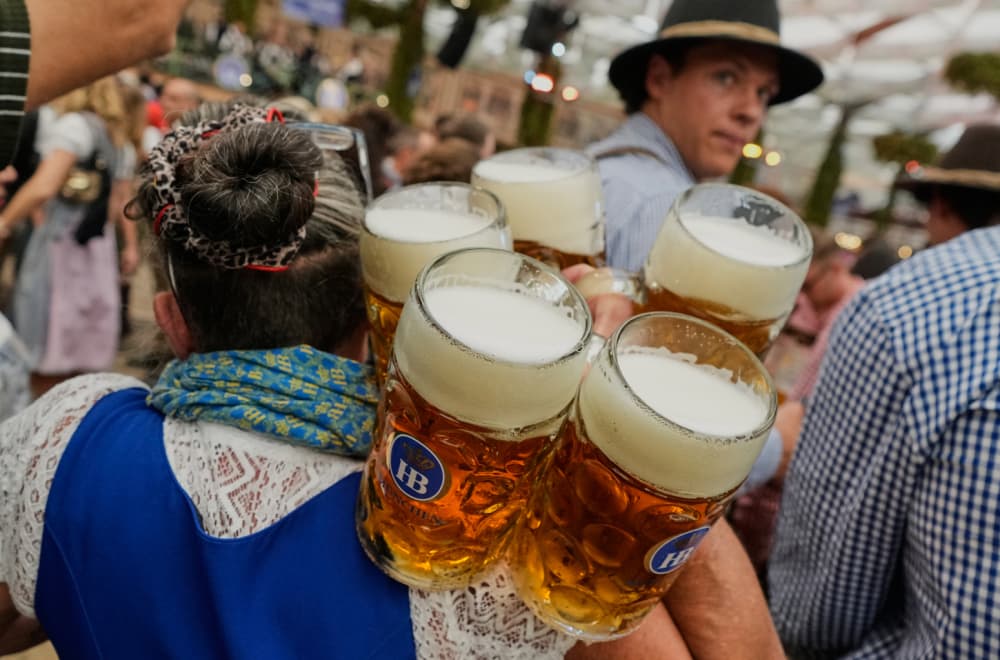 Cene piva na ovogodišnjem Oktoberfestu iznenadile; Počeo najiščekivaniji događaj godine u Minhenu FOTO