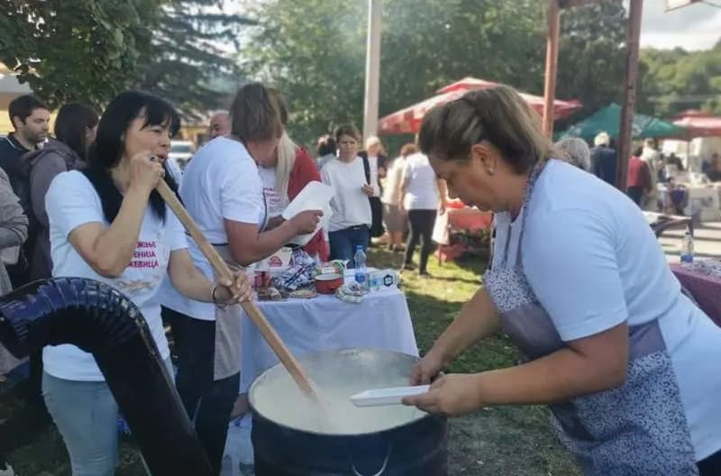 Ovde se pravi najbolji kačamak: Tokom sabora kroz prestonicu ovog specijaliteta prošlo na hiljade ljudi FOTO