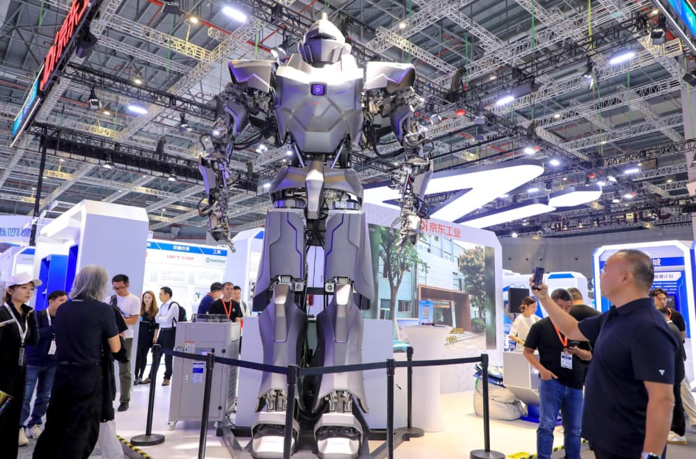 Ovo još niste videli: Kinezi napravili robota teškog 1,2 tone – menja ljude na terenu VIDEO