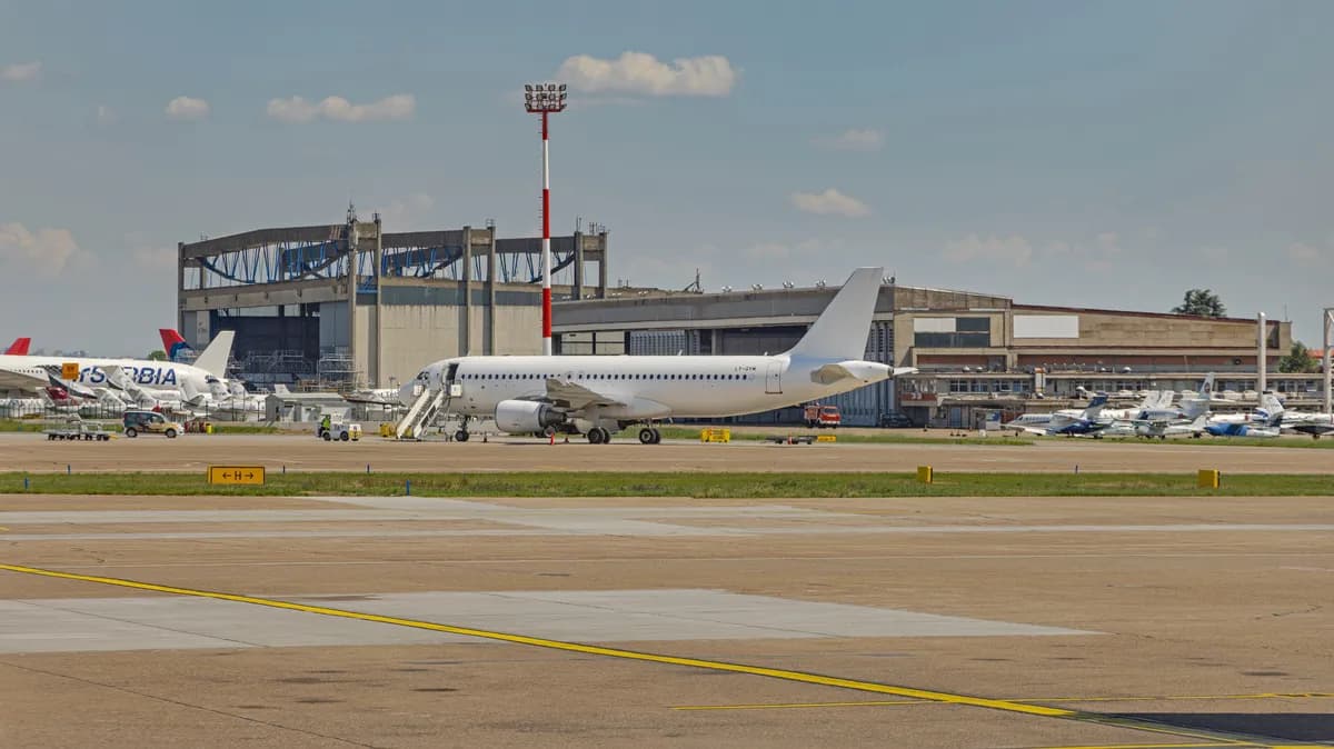 Radnici NIS-a uhapšeni zbog pronevere: Gorivo za avione pretakali u privatno vozilo